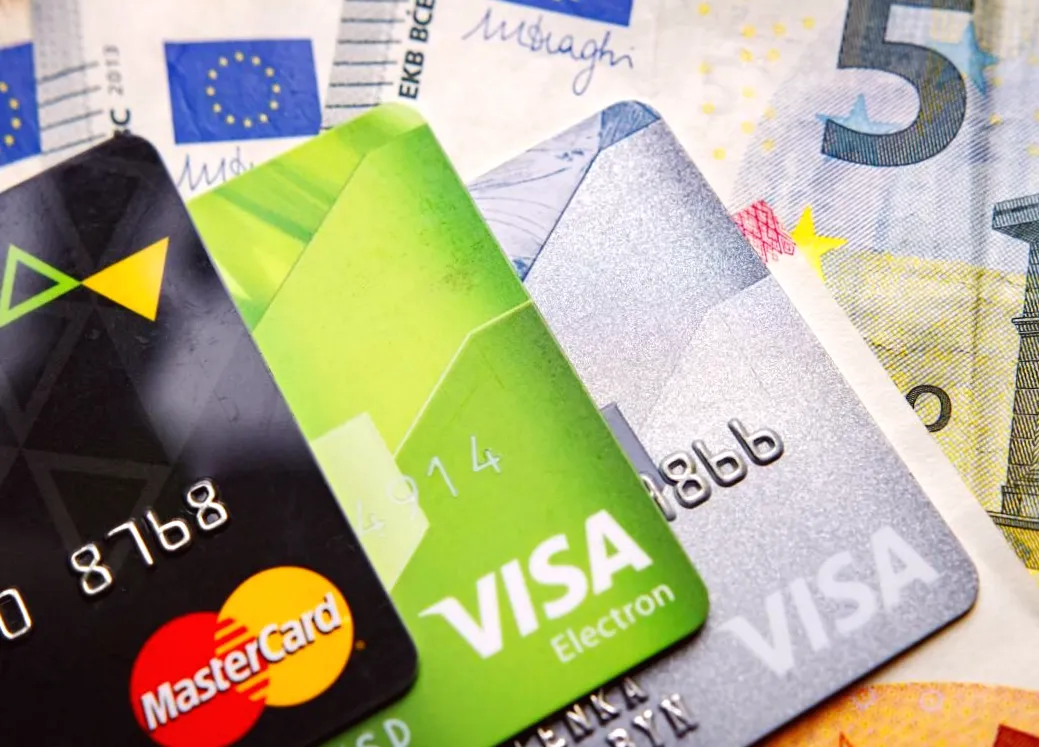 Європа у пошуках фінансового рятівного кола: чим замінять Visa та Mastercard — FT