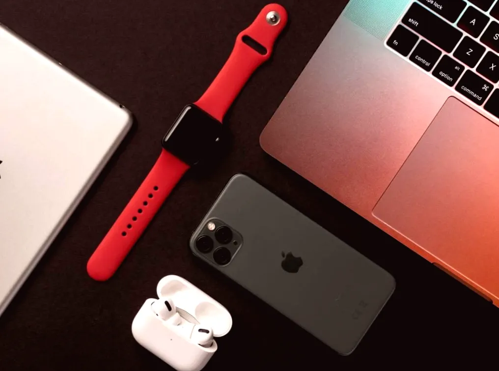 Apple готує цього року несподівані ультра-новинки iPhone, MacBook та AirPods: перші деталі розкрито