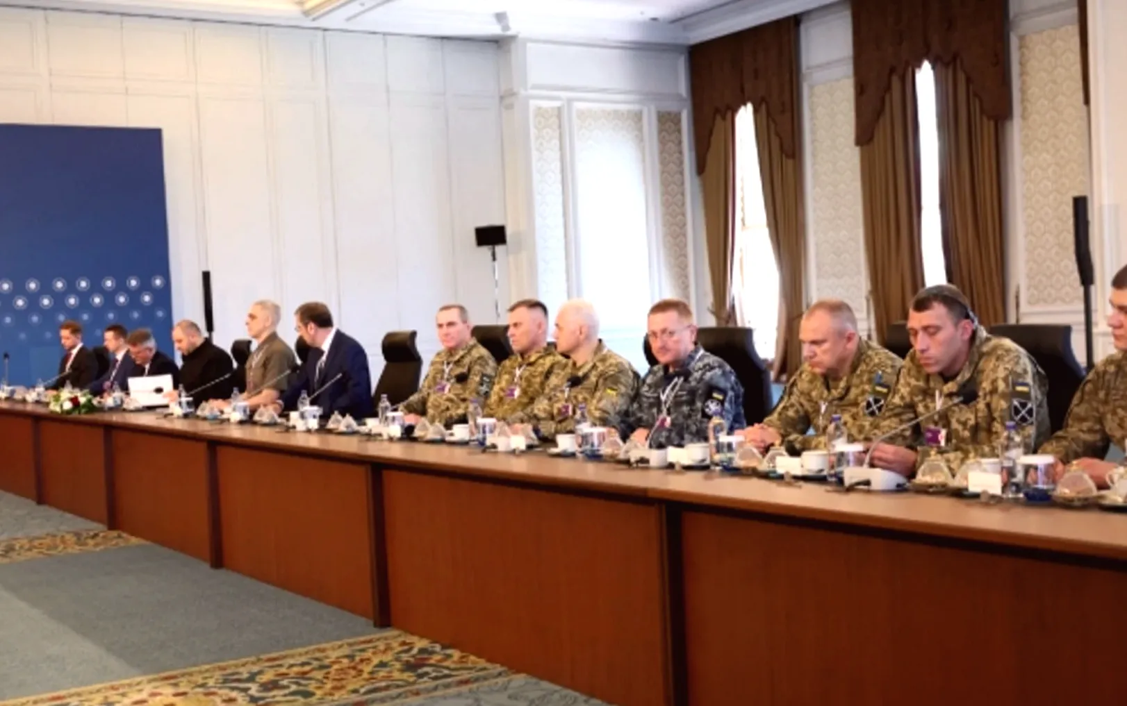 Зеленський анонсував можливість тристоронніх перемовин у США