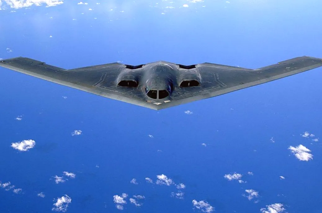 Невидимий B-2 Spirit: як стратегічний бомбардувальник змінює правила маневрування в небі