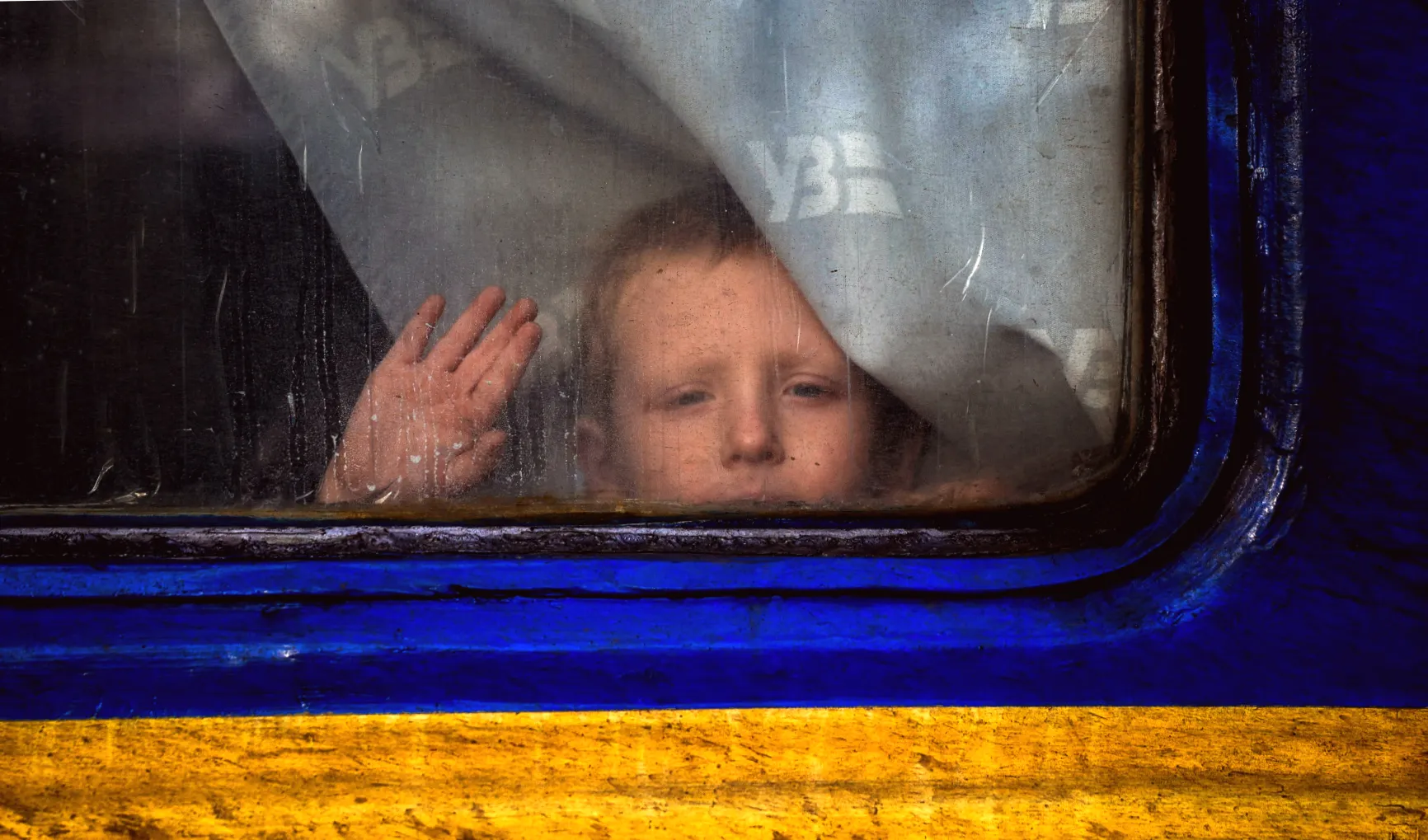 Рада схвалила закон, який змінить правила евакуації дітей із зон бойових дій