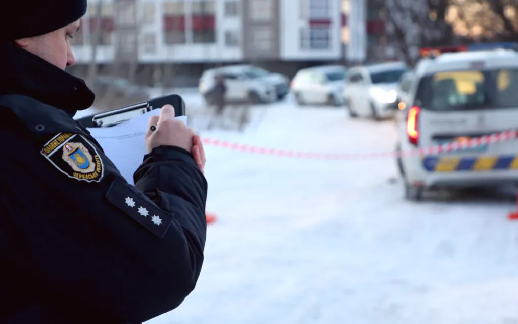 У Черкасах чоловік атакував працівників ТЦК та поліції боєприпасом