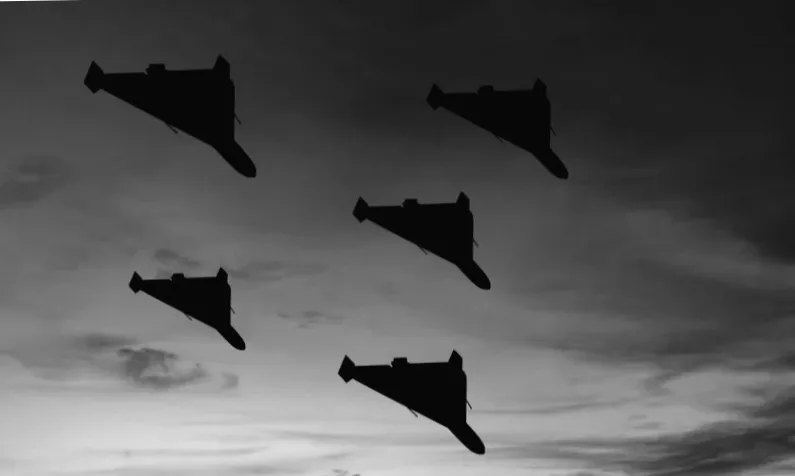 Харків під атакою: уламки дрона пошкодили вікна та автівки міста