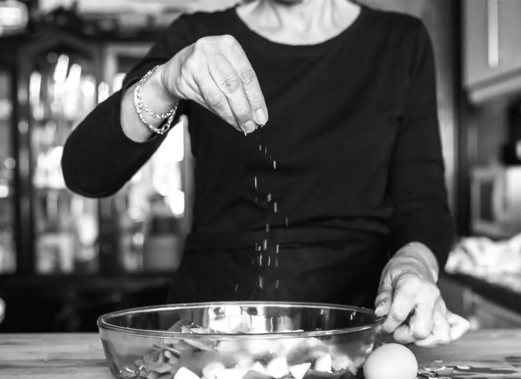 Час солити: що варто додавати на початку, а що – в кінці страви?