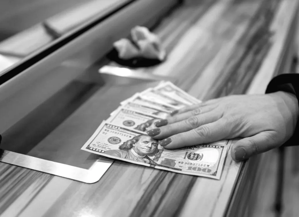 Прогноз для долара в Україні: що чекає на гривню найближчим часом за версією банкірки