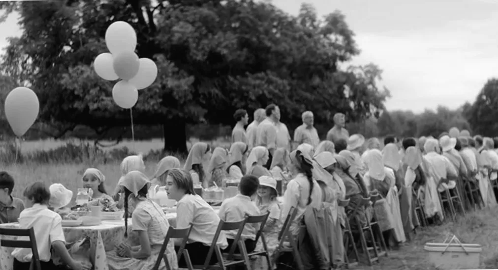 Netflix інтригує новим психологічним трилером Необрані за участю зірки Статевого виховання