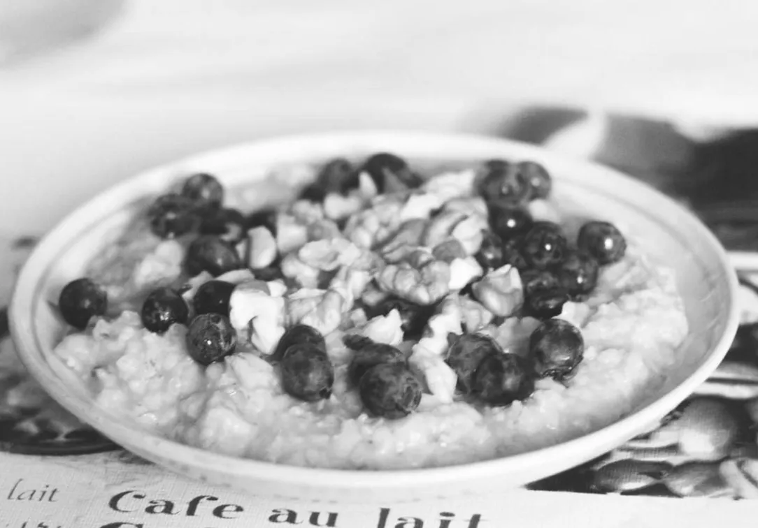 Щоденна вівсянка: як цей звичний сніданок насправді змінює тіло — думка дієтологів