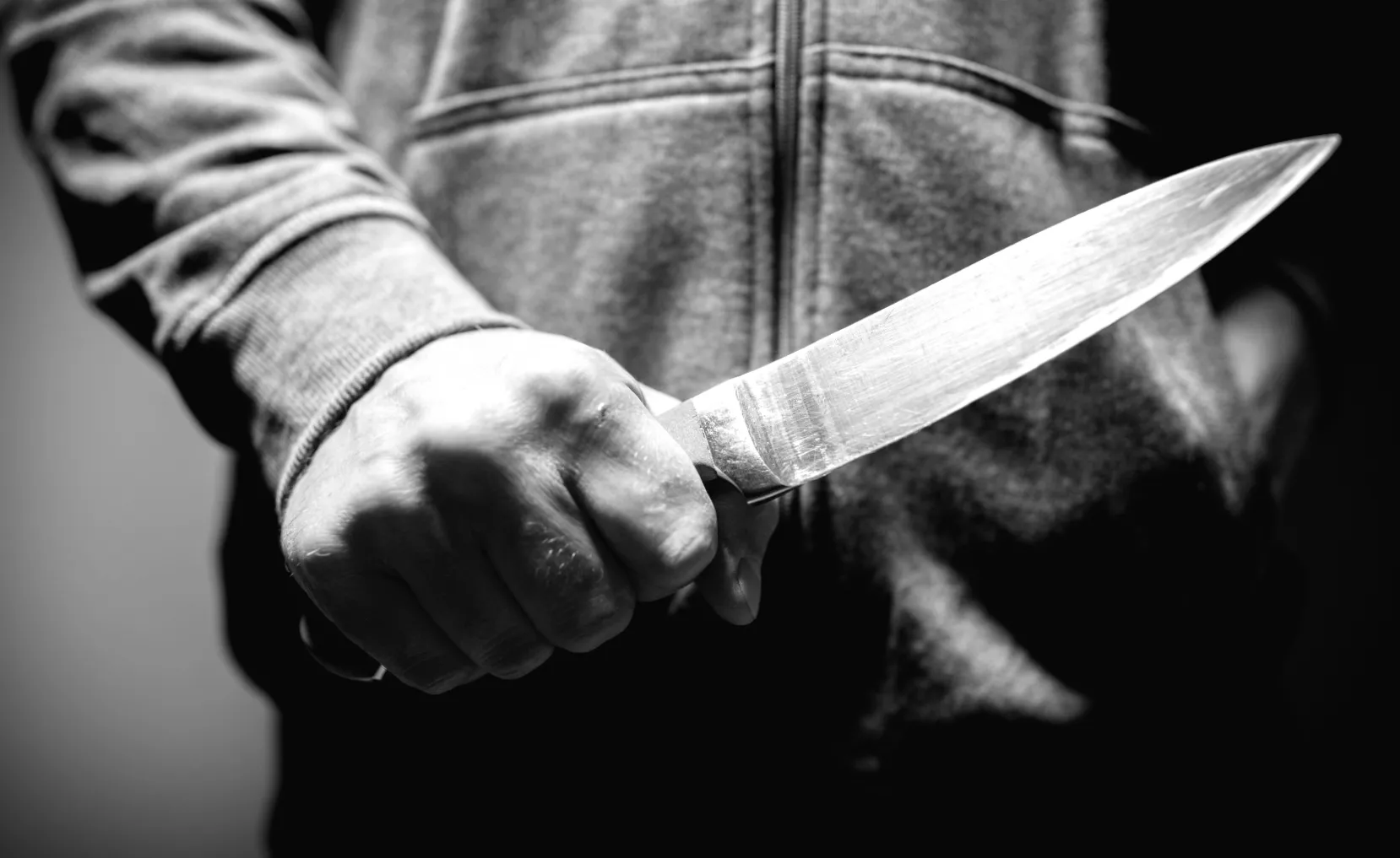 На Івано-Франківщині чоловік поранив двох військових під час перевірки документів і зник: що відомо про інцидент