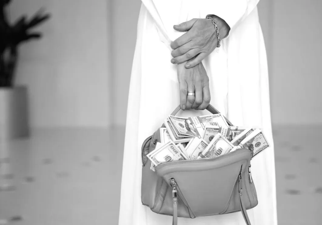 Що приховує митниця: скільки готівки та золота можна провезти без проблем через кордон?