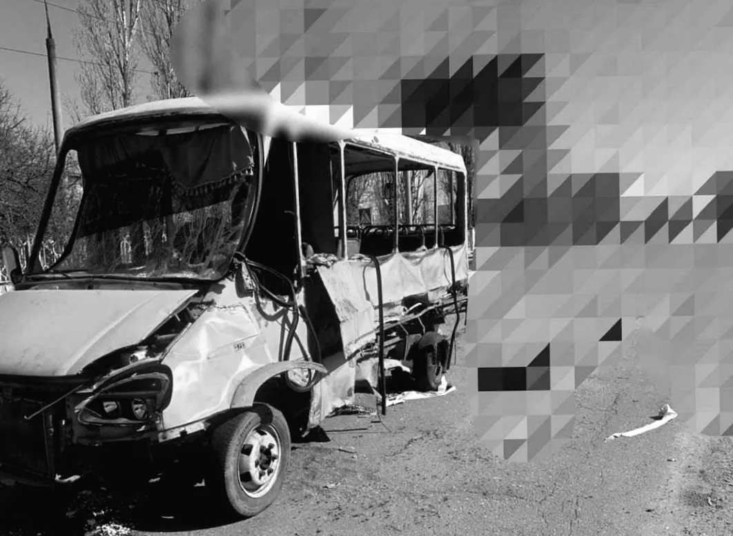 У Херсоні маршрутку вразив дрон — більше 20 постраждалих, подробиці події шокують