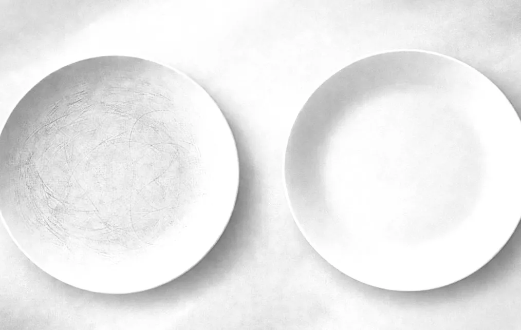 Як зробити так, щоб подряпини на тарілках зникли назавжди: простий лайфхак для дому