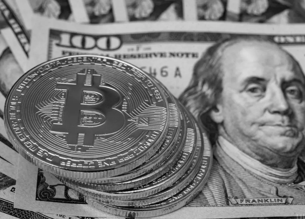 Біткойн на межі катастрофи: інвестори втрачають мільярди на шаленому падінні криптовалюти