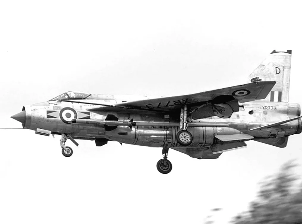 Інженер без захисту на винищувачі: як це закінчилося?