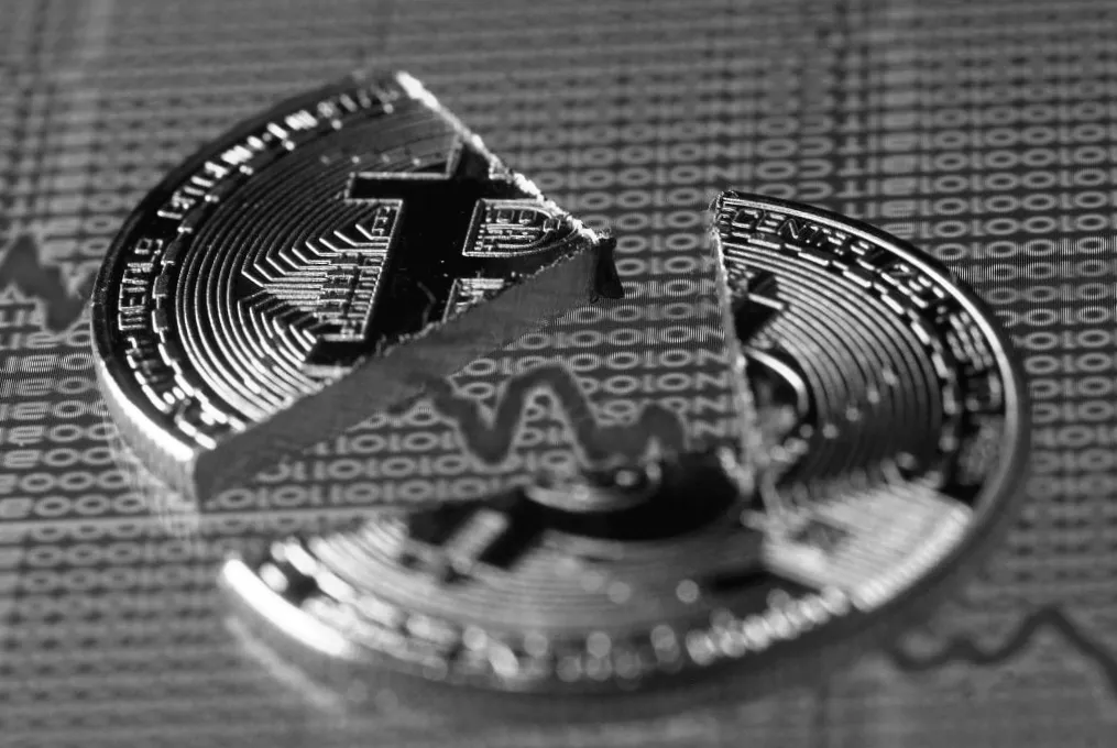 Біткойн на межі психологічної позначки: наскільки впала його ціна?