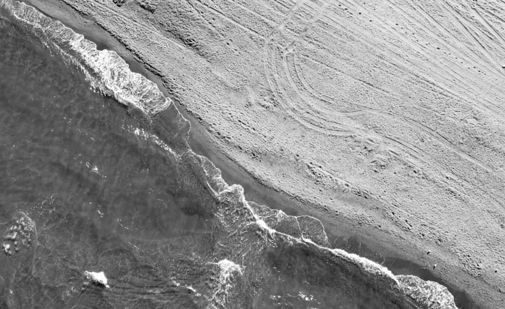 Озеро, яке межує з п'ятьма країнами: якому з них належить титул найбільшого у світі?