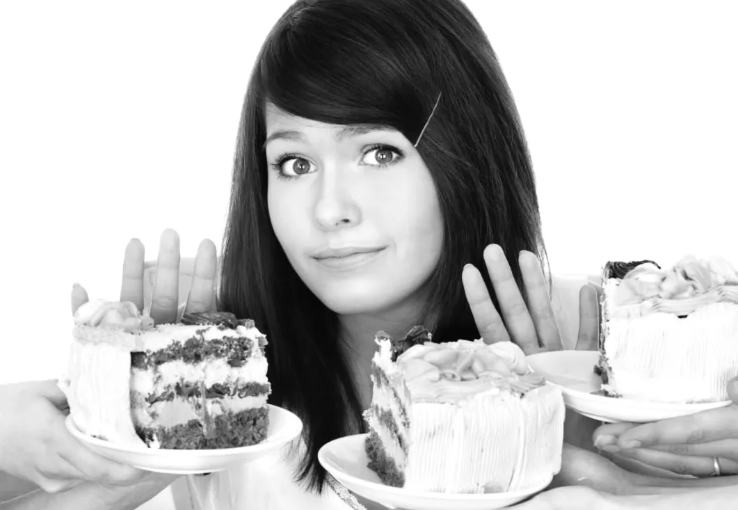 Дієтологи розповіли, чому ми постійно хочемо солодкого