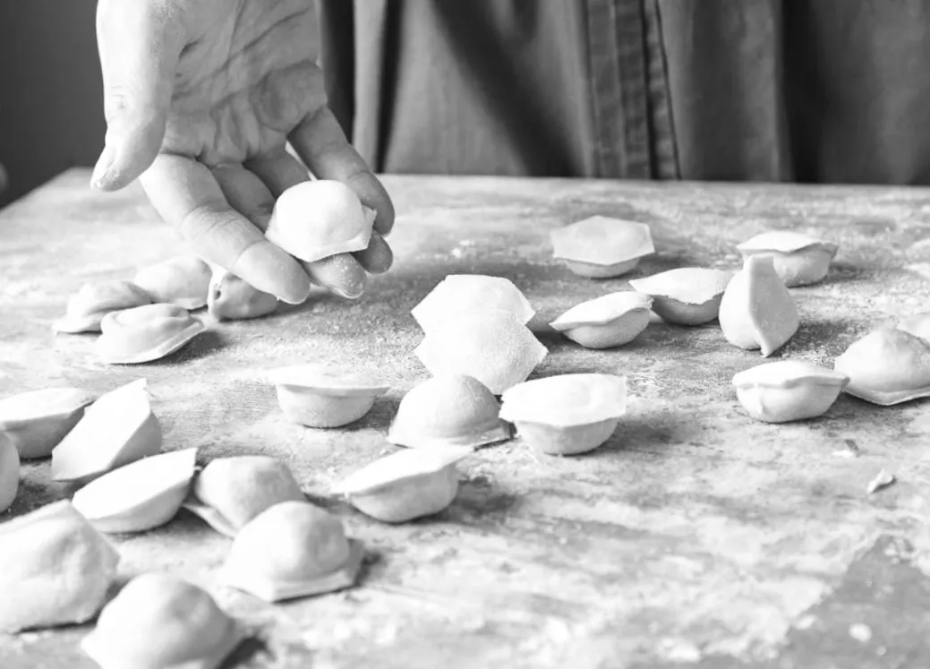 Тайна правильного приготування пельменів: у яку воду їх насправді слід класти