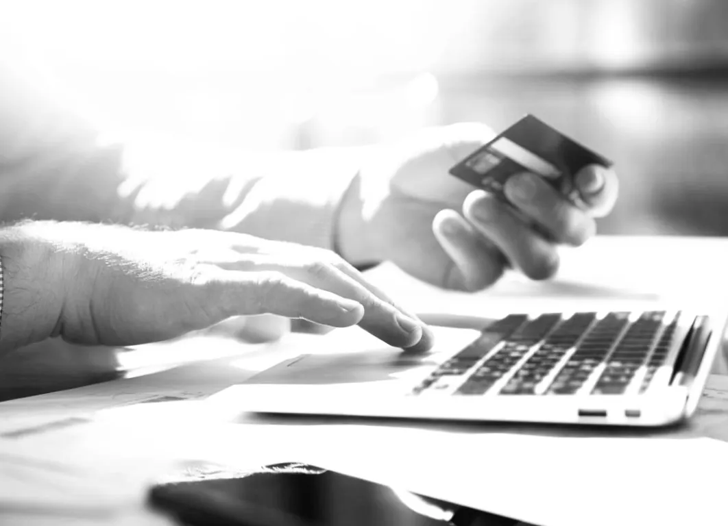 Скільки українці витрачають за раз: НБУ розкрив нові цифри середнього чеку при оплаті карткою