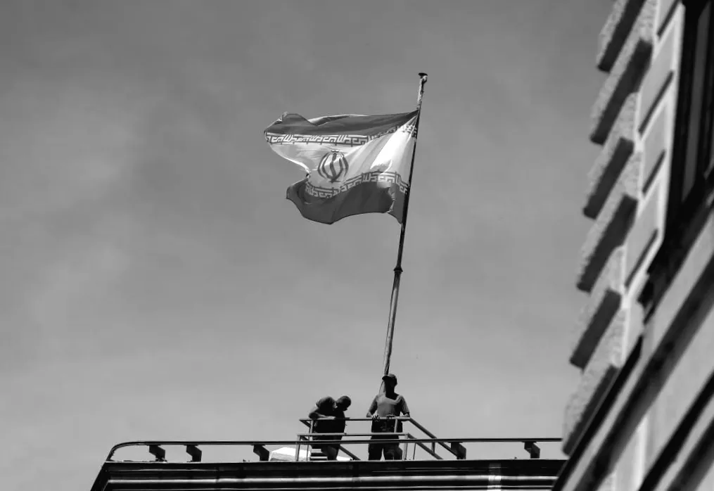 Іран погрожує атакувати судна, що спробують пройти через Ормузьку протоку — Reuters