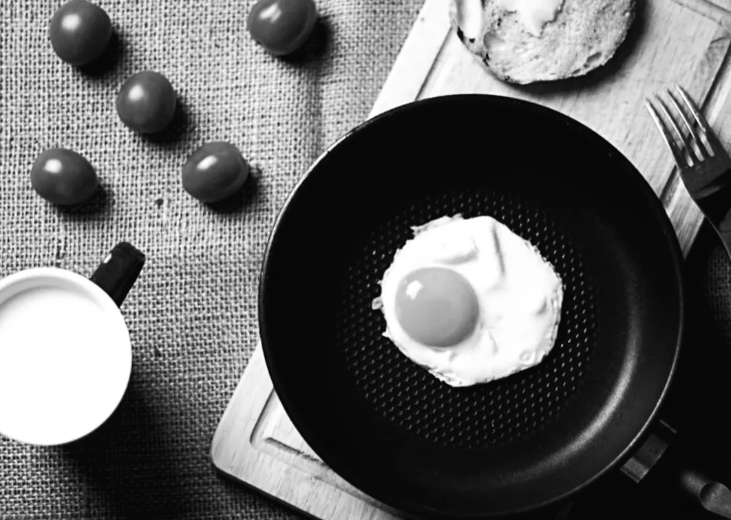 Таємниця «гумових» яєць: експерт розкрила секрет ідеальної сковороди