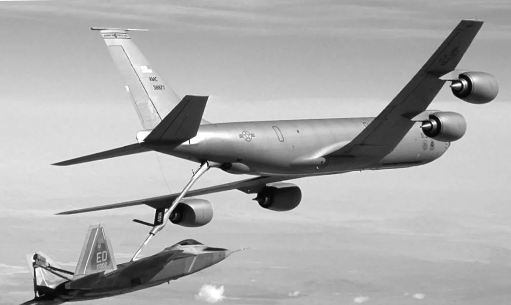 Загадкове зникнення: США втратили ключовий літак-заправник у конфлікті з Іраном