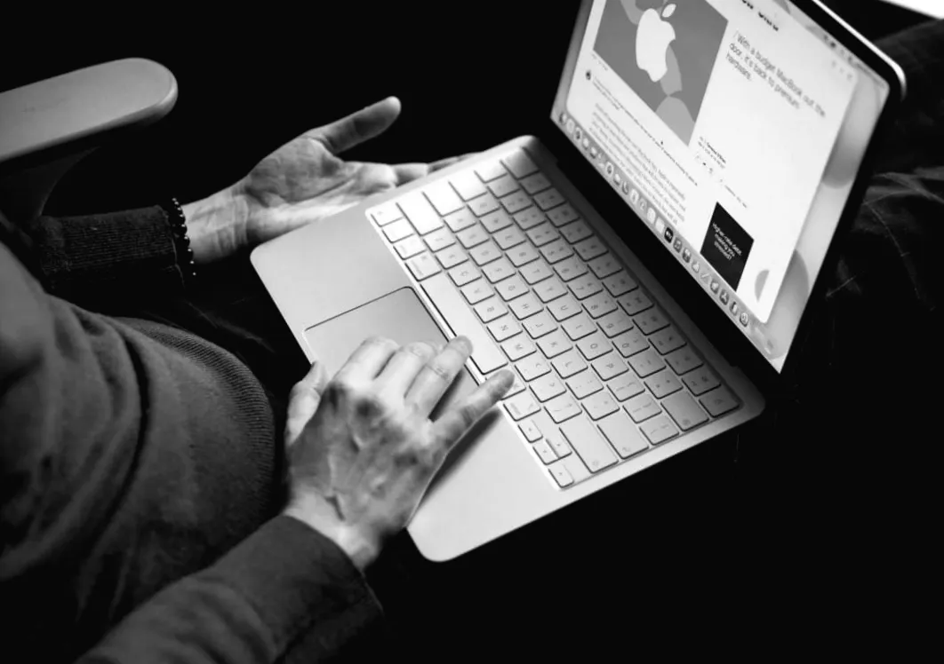 Перші відгуки про найдоступніший MacBook Neo: чому блогери та ЗМІ не можуть приховати захоплення