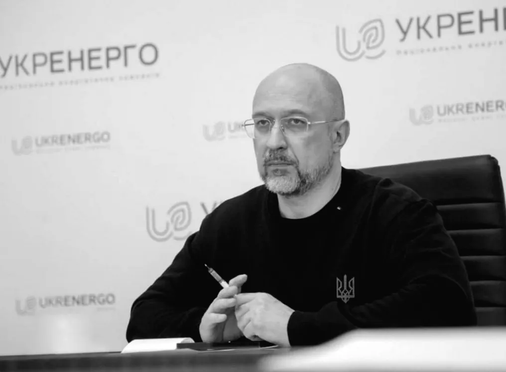 Шмигаль розповів, кому можуть зменшити відключення світла в Україні.