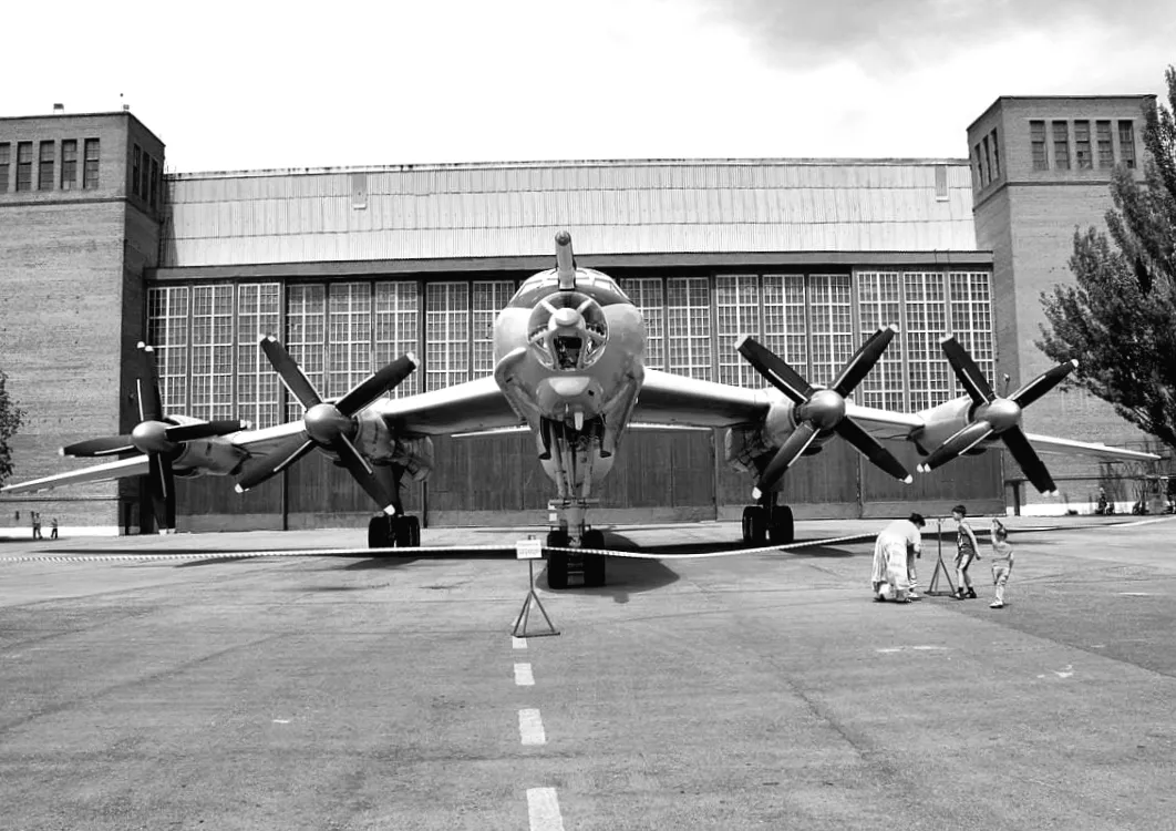 Завод, який виготовляв військові літаки, зазнав мільйонних збитків: що сталося?