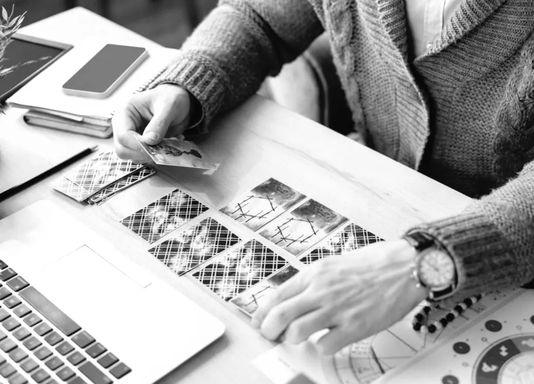 Таємниці Таро на цей тиждень: що чекає Овнів і Стрільців у коханні та долі