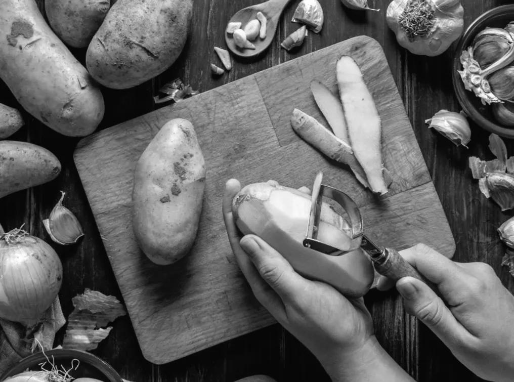 Як очистити кілограм картоплі за 2 хвилини: секрети швидкості