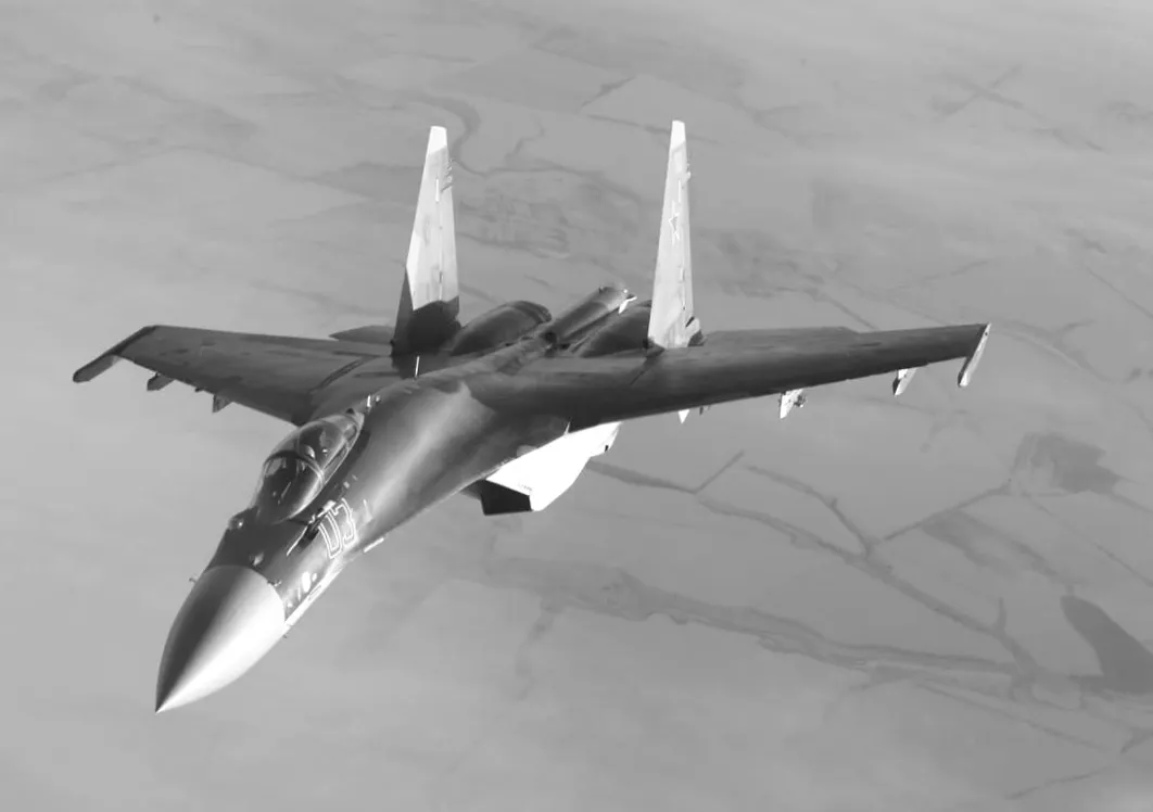 Тегеран відкриває нову силу: таємниці найпотужнішого винищувача Ірану