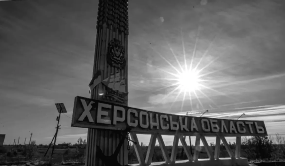 РФ атакувала Херсон: дрон влучив у медичне авто, двоє загиблих, один поранений