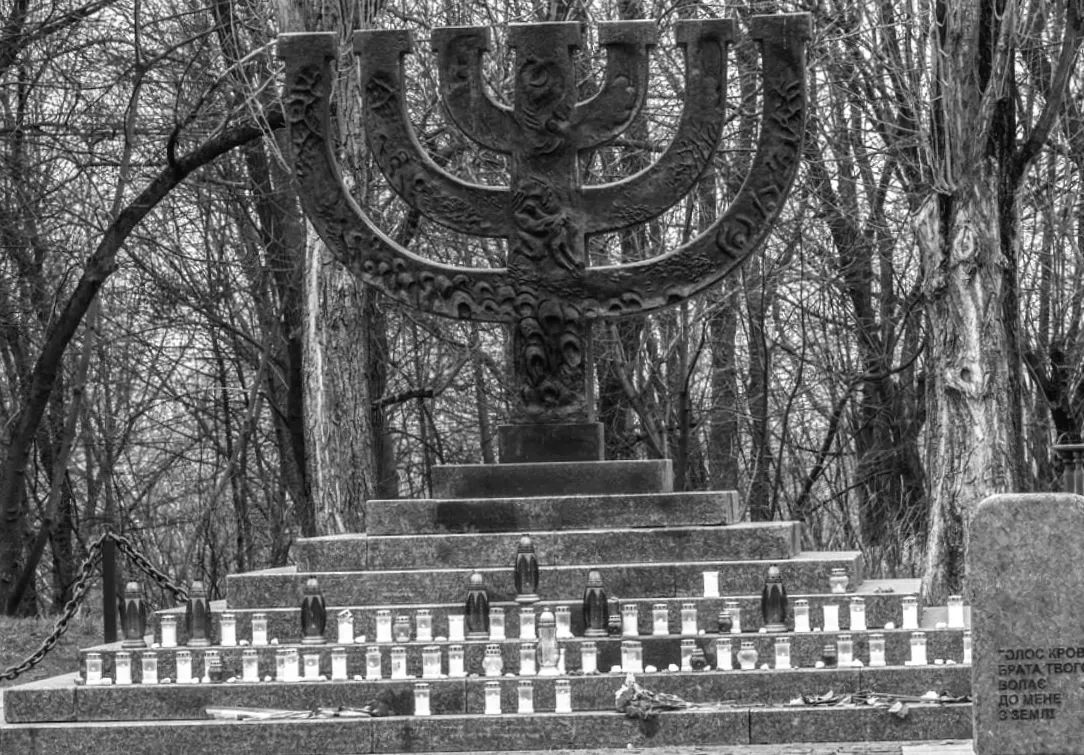 Україна вшановує жертв Голокосту: розкрито правду за міфами про трагедію