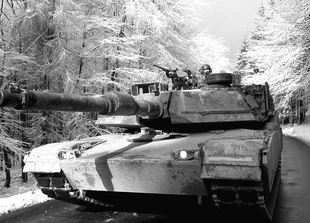 США направлять танки Abrams до Румунії: що стоїть за цією військовою стратегією?