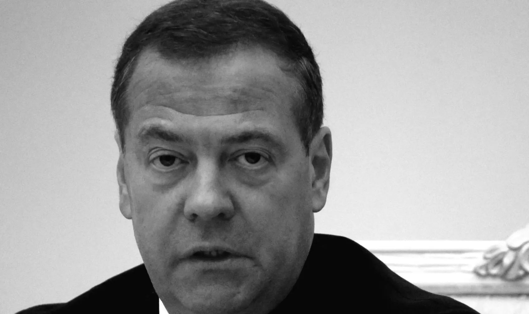 «Світ на порозі невідомості: Медведєв загрожує після закінчення ядерного договору з США»