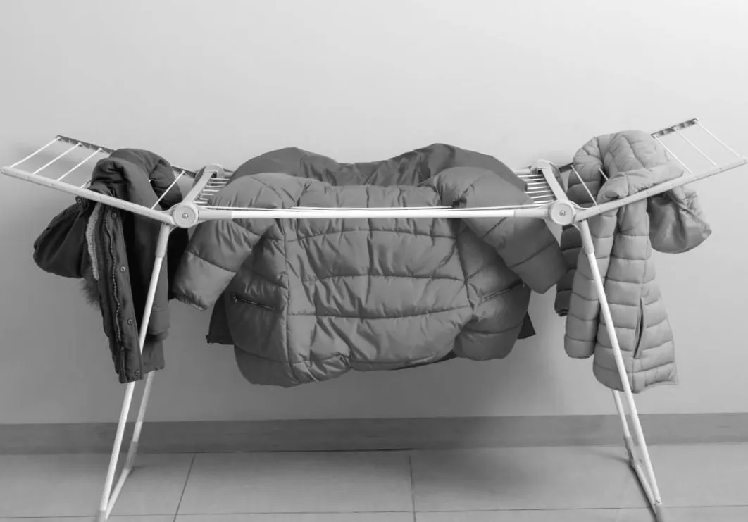 Забудь бежевий тренч: весна приносить повернення культової куртки з минулого