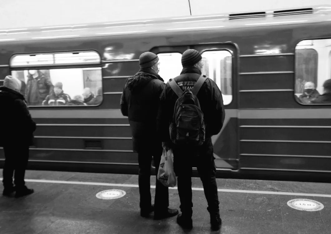 Таємничі сліди у київському метро: у КМДА пояснили появу мокрих плям на станціях