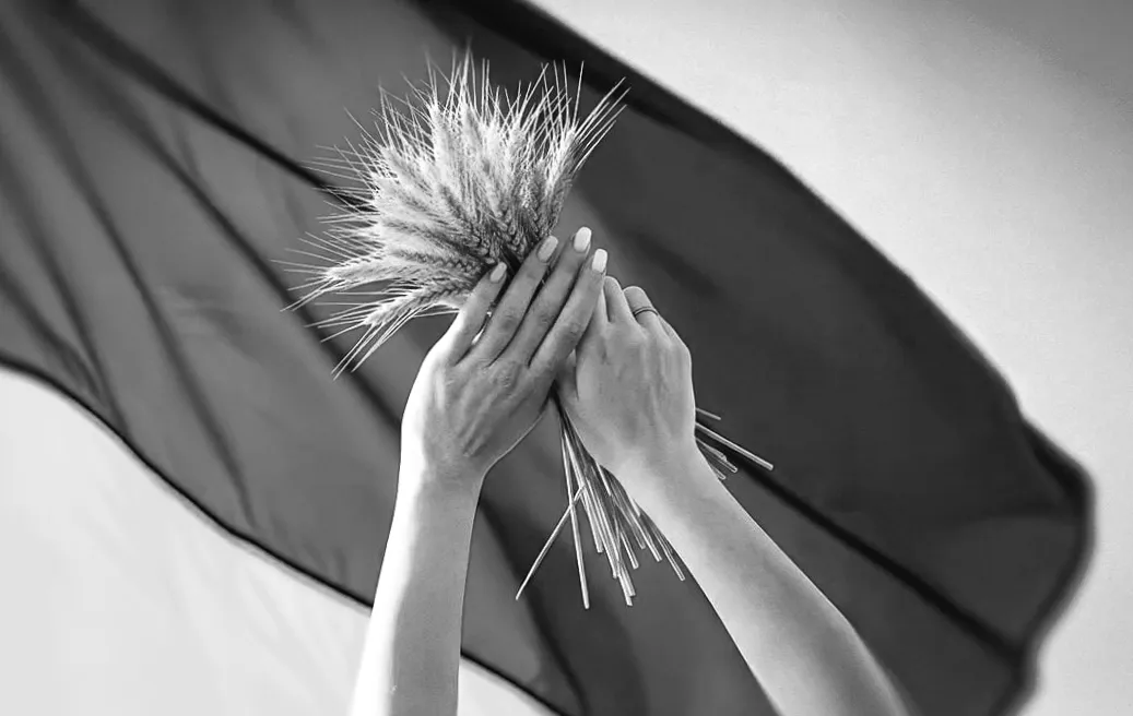 Таємниці Дня єднання України 2026: символіка свята та оригінальні способи привітати