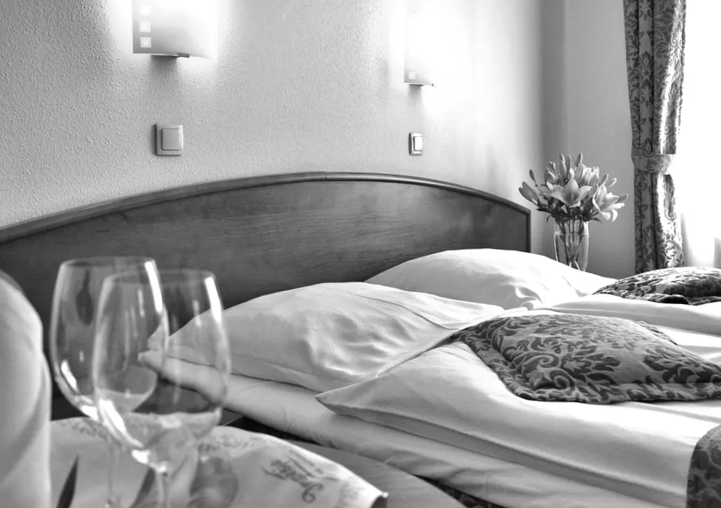 Що можна та що категорично заборонено брати з готельного номера: поради експертів, про які ви не здогадувалися