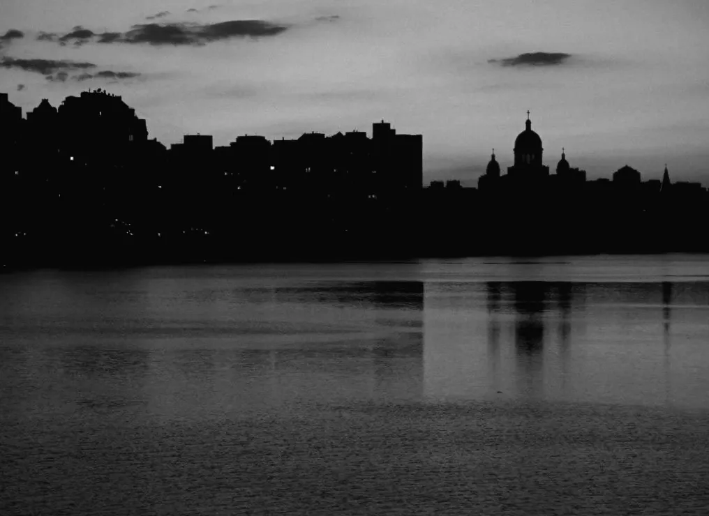 Експерт розповів, чому Київ не може дотримуватися графіків відключень