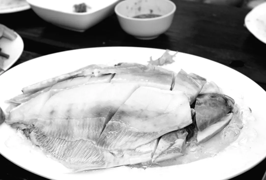 Шеф-кухарі розкрили секрет: як приготувати рибу без неприємного запаху