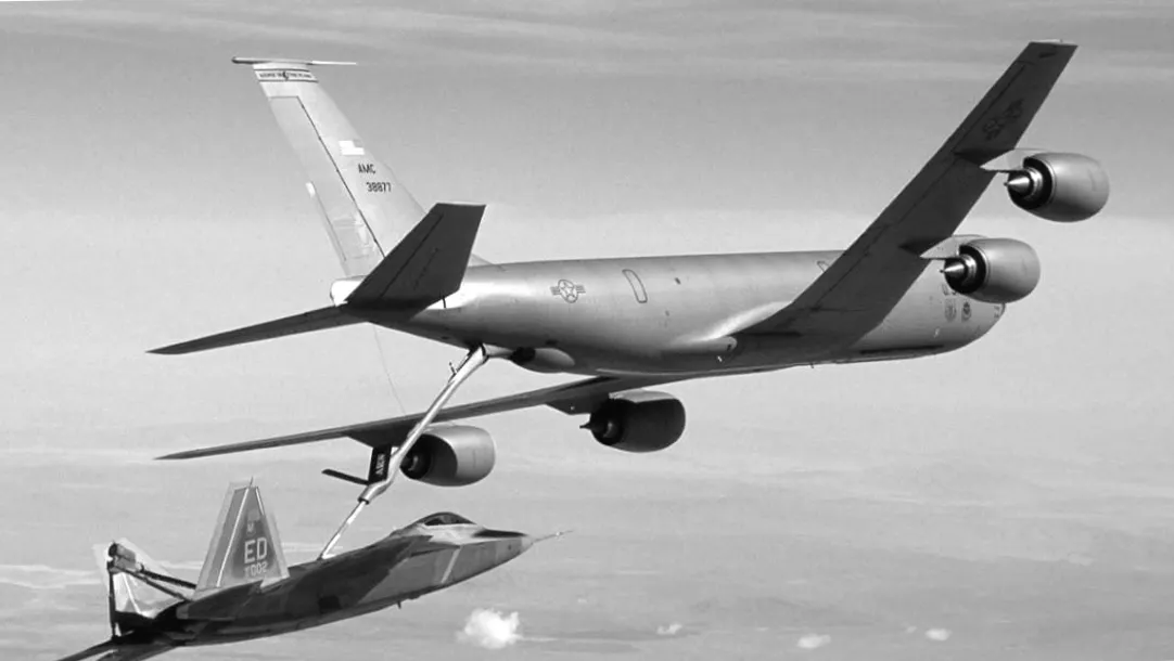 Операція 'Епічна лють': Як ризик Boeing за $16 млн призвів до створення нових заправників