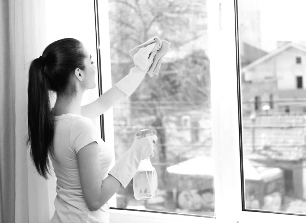 Як відблискують вікна без «совкових» методів: секрети миття до ідеалу з першого разу