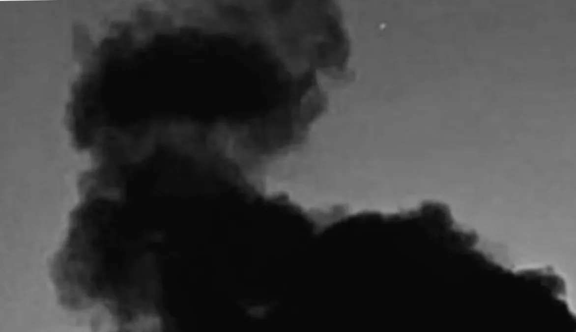 У Києві внаслідок атаки дронів постраждав чоловік, автівки охоплені вогнем – КМВА