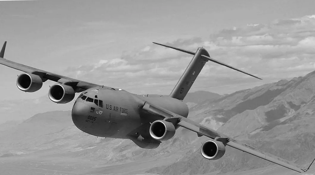 Десятки військово-транспортних літаків США на шляху до Близького Сходу: що приховують аналітики?