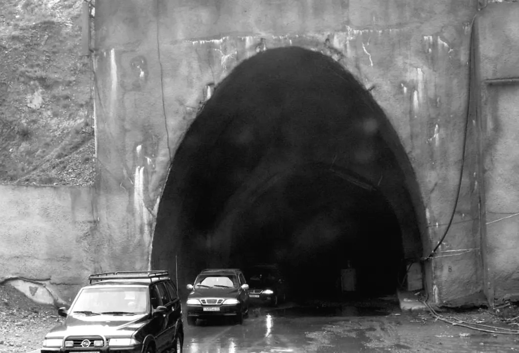 Азія ховає тунель смерті: чому його бояться навіть досвідчені мандрівники?