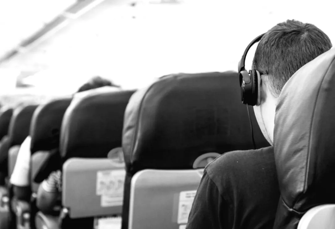 Чому пасажирів без навушників можуть висадити з літака?