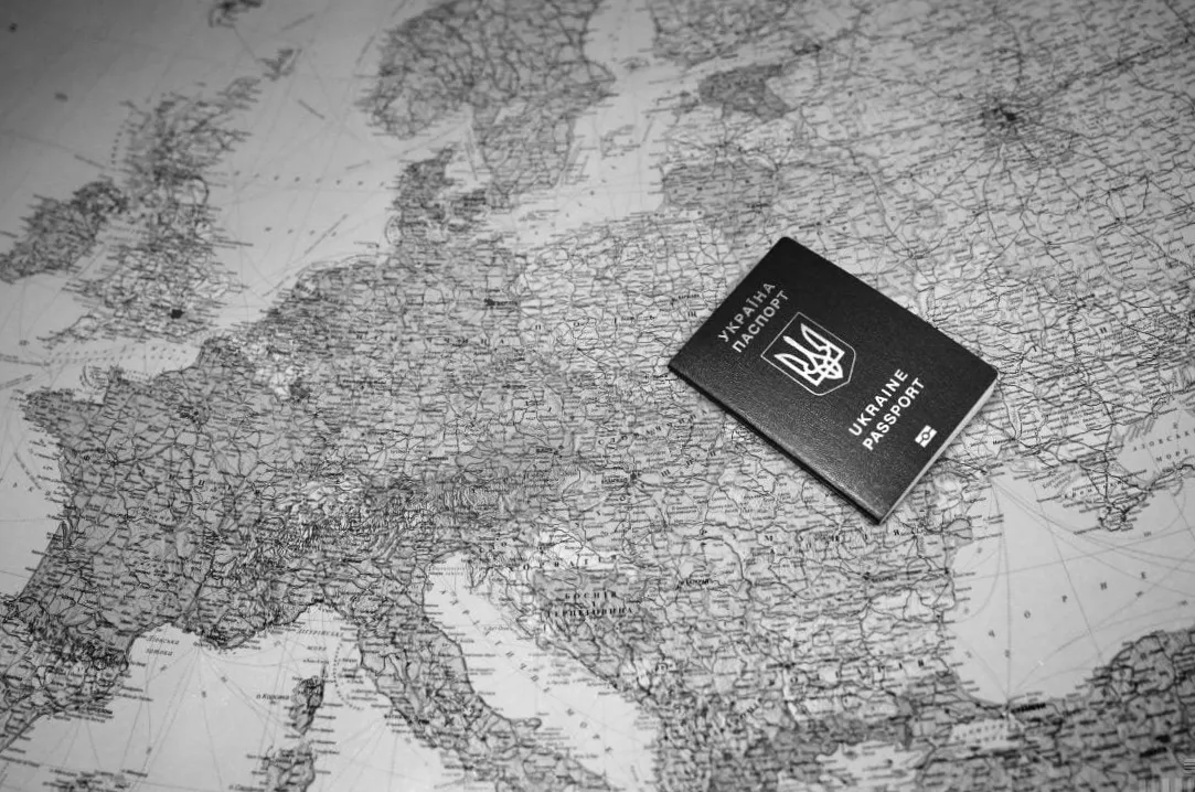 Україна дозволила подвійне громадянство: хто може мати два паспорти?
