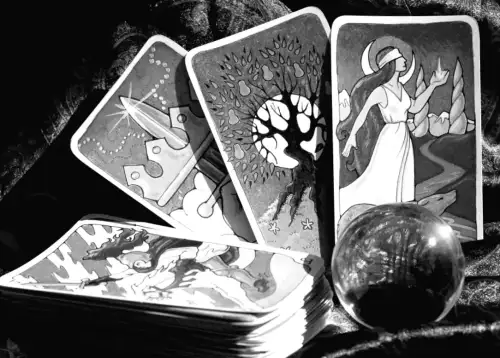 Таємниці Таро на 17 лютого: що приховують емоції Раків і успіх Левів