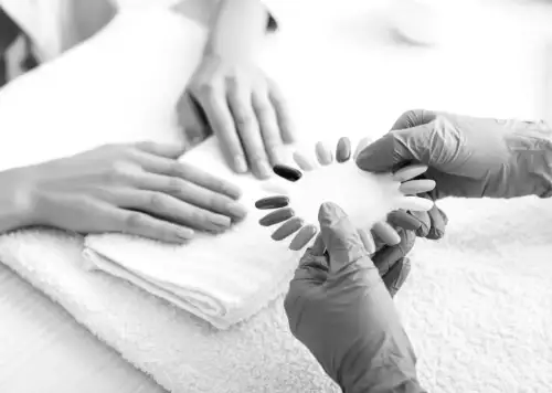 Манікюрні салони цього року підкоряться новому тренду: дизайни на нігтях (фото)